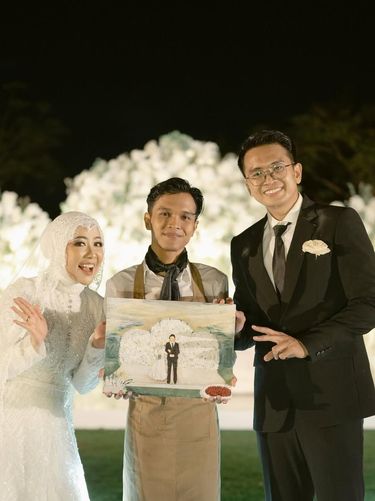 Tren baru wedding painting di industri pernikahan menjadi favorit para pengantin. Tren wedding painting ini juga menjadi peluang bisnis terbaru.