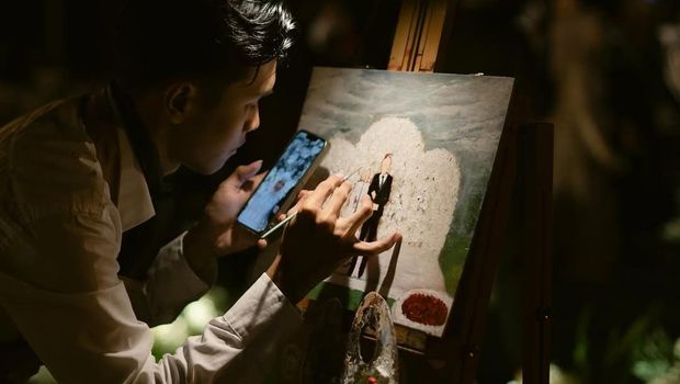 Tren baru wedding painting di industri pernikahan menjadi favorit para pengantin. Tren wedding painting ini juga menjadi peluang bisnis terbaru.