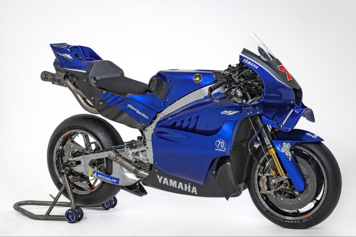 Yamaha YZR-M1 terbaru bermesin V4