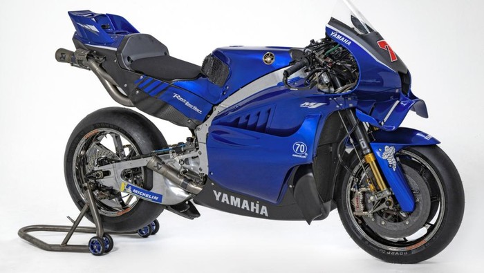 Yamaha YZR-M1 terbaru bermesin V4