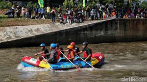 Antusias Pelajar Jakarta Ikuti Festival Dayung Sispala di BKT