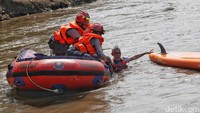 Peserta mendapat materi dasar tentang teknik mendayung, menjaga keseimbangan, dan pentingnya keselamatan di air.