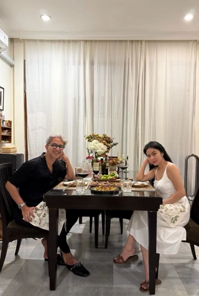 Ariel Tatum masak steak untuk Didiet Maulana