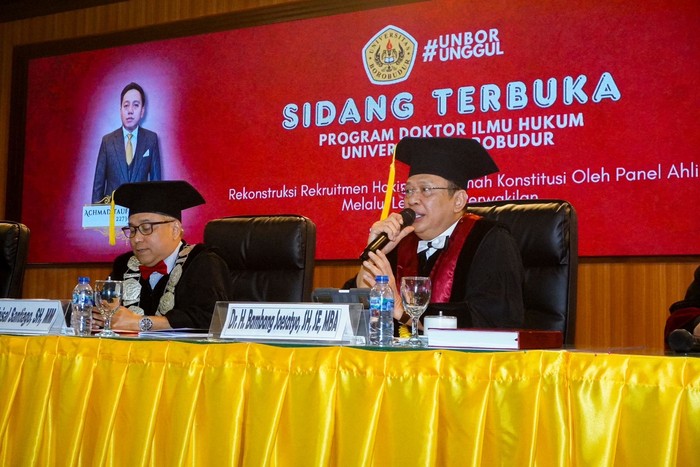 Bamsoet saat menjadi penguji internal dalam ujian sidang terbuka mahasiswa Program Pascasarjana Doktor Hukum Universitas Borobudur Achmad Taufan Soedirdjo, dengan Judul 