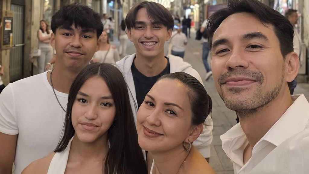 Alasan Donna Agnesia dan Darius Sekolahkan 3 Anak di Portugal
