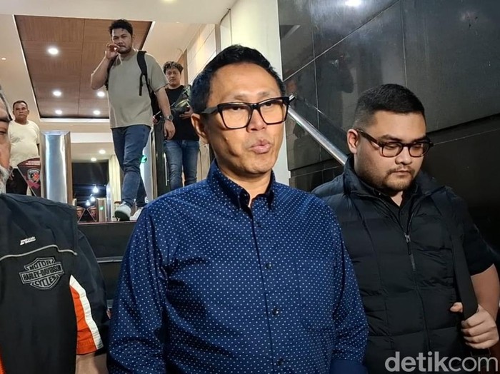 Eko Patrio mendatangi Polda Metro Jaya, Jumat (12/9/2025) malam.