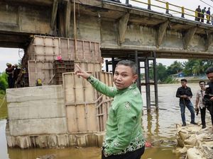 Gubernur Riau Tinjau Jembatan Sungai Rokan, Pastikan Segera Fungsional