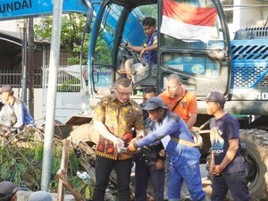 Kenneth DPRD DKI Pastikan Perbaikan Parapet di PHB Kedoya Utara Sesuai Standar