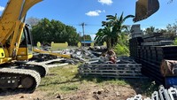 Kementerian PU juga memobilisasi jembatan bailey darurat sepanjang 30 meter dari Pulau Timor untuk menghubungkan kembali jalur yang terputus. Harapannya pemasangan jembatan darurat rampung minggu depan, sehingga akses masyarakat dapat segera pulih. Namun, karena terdapat 2 jembatan dengan panjang masing-masing 60 meter yang rusak total, masih dibutuhkan tambahan jembatan bailey sepanjang 90 meter untuk penanganan darurat berikutnya