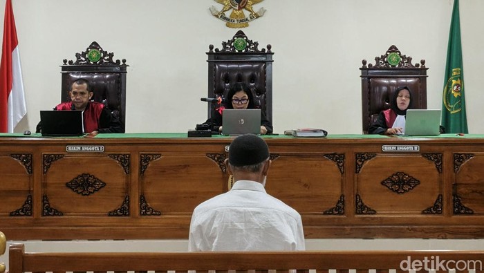 John Biliater divonis 3 tahun penjara atas keterlibatannya dalam sindikat pembuatan uang palsu Rp 640 juta di gedung perpustakaan UIN Alauddin Makassar. Andi Sitti Nurfaisah/detikSulsel