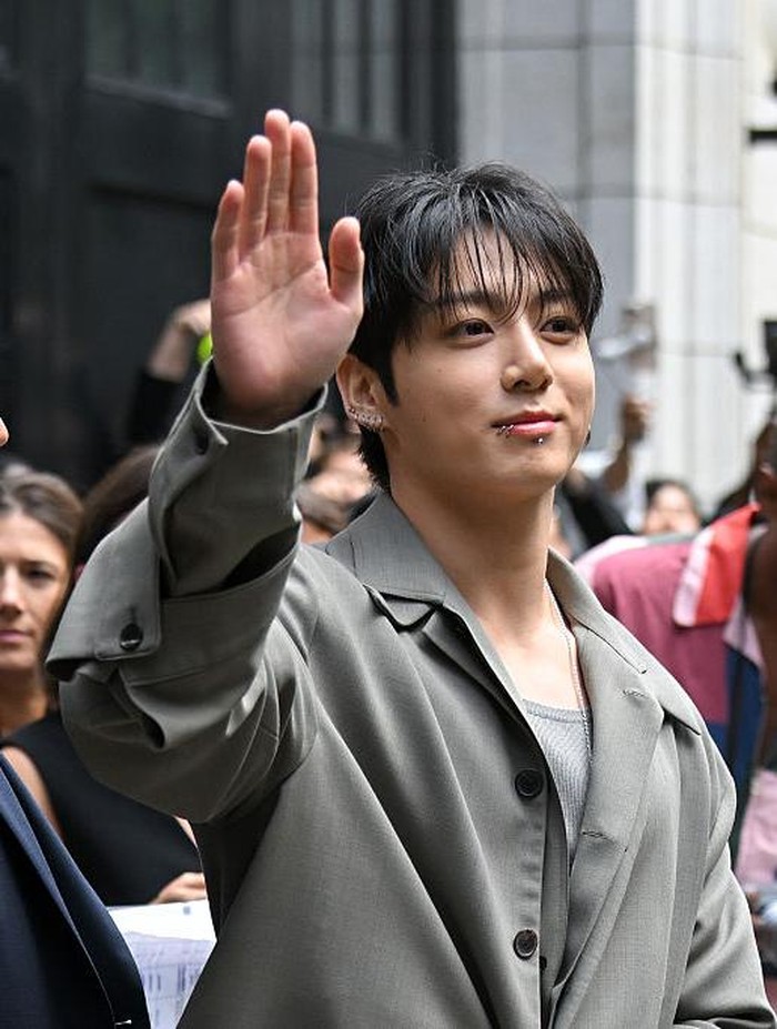 Jungkook BTS menghadiri peragaan busana Calvin Klein Spring 2026 di New York.