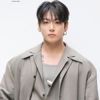 “Seperti biasa dia imut, tapi ganteng juga,” “Wajahnya sangat bulat, imut banget,” “Jungkookie imut banget,” komentar sejumlah netizen Korea yang gemas melihat wajah Jungkook BTS. Foto: dok. Twitter @headliner_jk