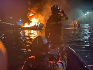 KLM Maryam Indah Terbakar di Perairan Luwuk, 1 Orang Tewas-2 Hilang