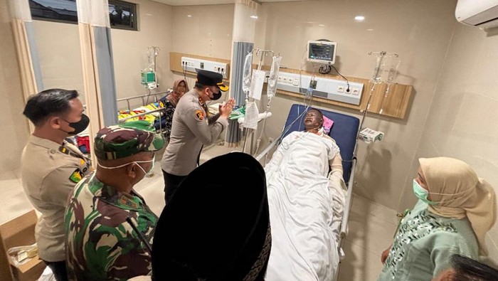 Kapolres Tangsel Jenguk Korban Ledakan di Pamulang