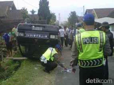 Penampakan kecekaan maut truk yang ditumpangi rombongan pemuda Gereja Jawi Wetan (GKJW) di Desa Ketapanrame, Kabupaten Mojokerto