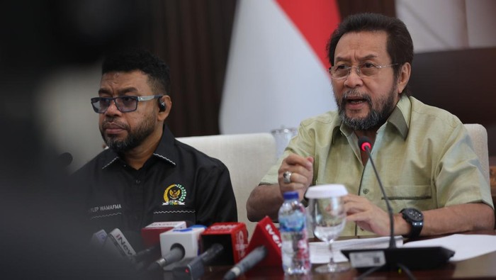 Ketua MPR for Papua, Yorrys Raweyai mendesak pemberantasan peredaran minol ilegal di Manokwari.