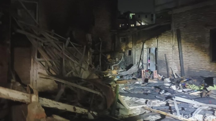 Kondisi rumah di Jalan Jomblang Perbalan, Candisari, Semarang, yang terbakar, Sabtu (13/9/2025).