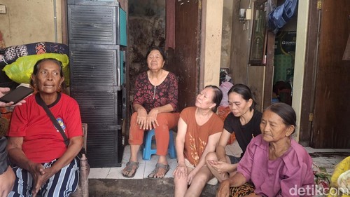 Korban banjir di Bali yang didatangi Presiden Prabowo untuk diberikan bantuan, Sabtu (13/9/2025).