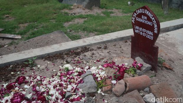 Makam Arya Daru Pangayunan di tempat pemakaman Sunten, Banguntapan, Bantul, Sabtu (13/9/2025).