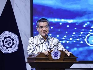 Menaker Ajak Mahasiswa Polteknaker Siapkan Diri Hadapi Green Jobs