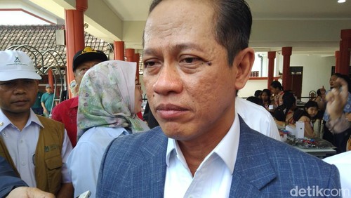 Menteri Lingkungan Hidup (LH), Hanif Faisol Nurofiq, di Tabanan, Sabtu (13/9/2025). (Krisna Pradipta)