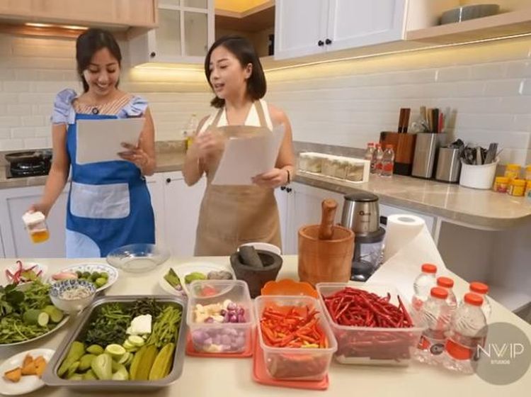 Nikita dan Nona Willy Belajar Masak Sambal, Langsung Bikin Heboh di Dapur!