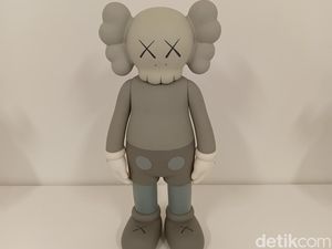Patung Langka KAWS Dijual Rp 80 Juta di Jakarta!