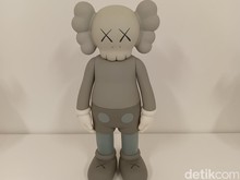 Patung Langka KAWS Dijual Rp 80 Juta di Jakarta!