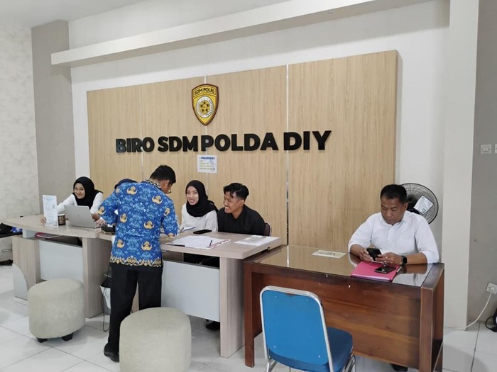 Pelayanan SPKT dan SKCK di Polda DIY mulai beroperasi lagi, Sabtu (13/9/2025). Pelayanan SPKT dan SKCK di Polda DIY mulai beroperasi lagi, Sabtu (13/9/2025).
