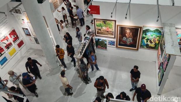 Pembukaan Art & Bali 2025 di Nuanu Creative City. Pameran seni ini diikuti ratusan seniman dari lima negara, Jumat (12/9/2025). (Krisna Pradipta )