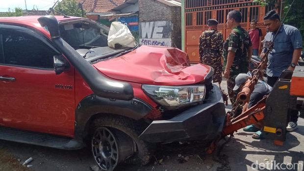 Penampakan rumah dan motor remuk dihantam Hilux di Ceper, Klaten, Sabtu (13/9/2025).