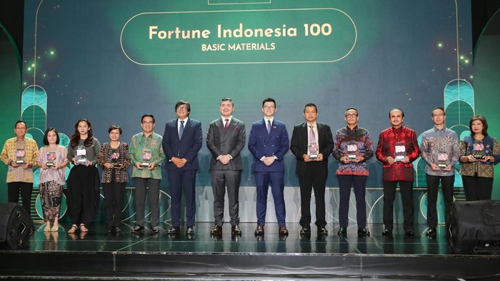 Penerimaan penghargaan 3 Unit Usaha APP Group Masuk Daftar Fortune Indonesia 100: 2025 (dok Ist)