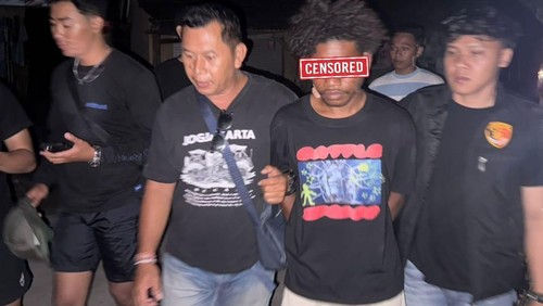 Polisi menangkap terduga pelaku berinisial BKW (22) yang lecehkan turis Kanada pada Jumat (12/9/2025). (Polsek Nusa Penida)