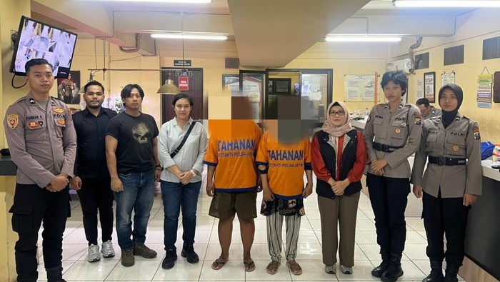 Dua tersangka penyiksaan anak yang ditemukan di Pasar Kebayoran Lama, Jakarta Selatan (Jaksel). (dok istimewa)