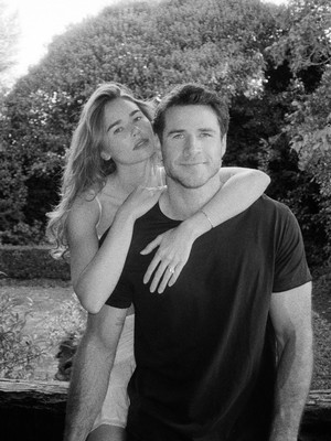Gabriella Brooks Fix Umumkan Tunangan dengan Liam Hemsworth