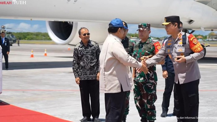 Presiden Prabowo mendarat di  Bandara Internasional I Gusti Ngurah Rai, Bali, Sabtu (13/9).