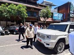 Presiden RI Prabowo Subianto saat meninjau kondisi Jalan Gajah Mada Gang IV Denpasar, Bali pada Sabtu (13/9/2025). (Ni Made Lastri Karsiani Putri-detikBali)