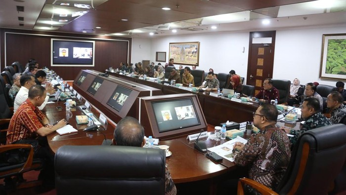 Rakor pembahasan JTTS Palembang-Betung di KSP Jakarta.