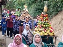 Meriahnya Ruwat Rawat Menoreh Magelang, Ada 7 Gunungan Diperebutkan