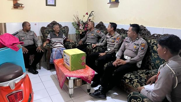 Semangat Pengabdian, Sat Lantas Polres Probolinggo Kota anjangsana Kunjungi Purnawirawan