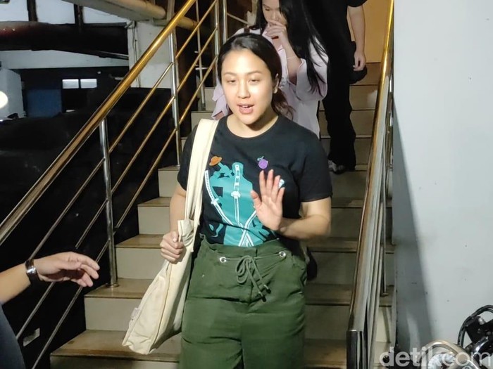 Sherina usai memberikan klarifikasi soal kucing Uya Kuya di Polres Jakarta Timur, Jumat (12/9/2025).