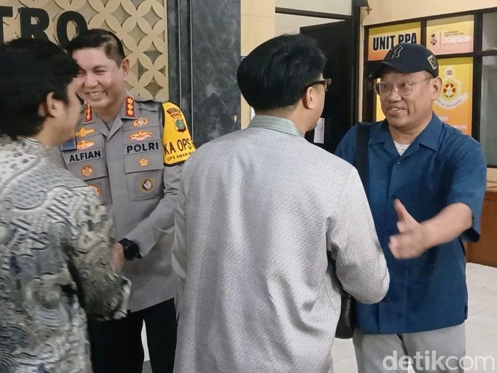 Sherina Sherina usai memberikan klarifikasi soal kucing Uya Kuya di Polres Jakarta Timur, Jumat (12/9/2025).