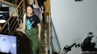 Kasatreskrim Polres Metro Jakarta Timur AKBP Dicky Fertoffan mengatakan Sherina bersama kuasa hukumnya memenuhi panggilan untuk klarifikasi terkait kucing Uya Kuya sebelum salat Jumat. Sherina baru keluar dari Polres Jakarta Timur pada Jumat (12/9/2025) malam sekitar pukul 22.12 WIB. Foto: Febryantino/detikcom