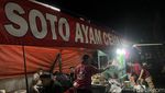 Slurrp! Ada Soto Ayam Ceker Legendaris di Gandaria Langganan Pejabat