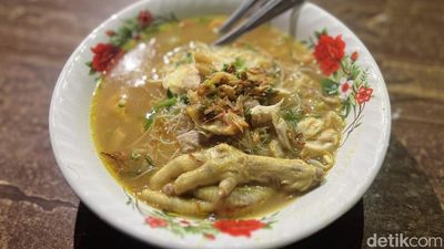 Slurrp! Ada Soto Ayam Ceker Legendaris di Gandaria Langganan Pejabat
