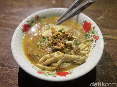 Slurrp! Ada Soto Ayam Ceker Legendaris di Gandaria Langganan Pejabat