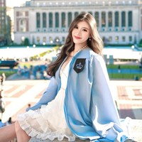 Selain itu, Stacey merupakan mahasiswa PhD di Universitas Columbia di New York yang membuat sosoknya semakin menonjol. Foto: Instagram @staceydevinachan