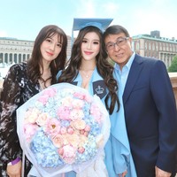 Tak hanya soal foto dan video seksi, Stacey juga sempat diperbincangkan karena latar belakang. Ia diketahui berasal dari keluarga terpandang dan merupakan cicit dari filantropis Chan Sui Ki. Foto: Instagram @staceydevinachan