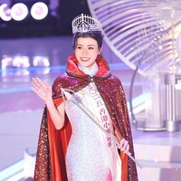 Stacey Devina Chan terpilih sebagai Miss Hong Kong 2025. Wanita tersebut dikagumi karena kecantikan juga prestasi sekaligus latar belakang akademisnya. Foto: Instagram @staceydevinachan