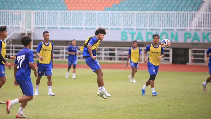 Pemian Sumsel United saat menggelar latihan di Stadion Pakansari